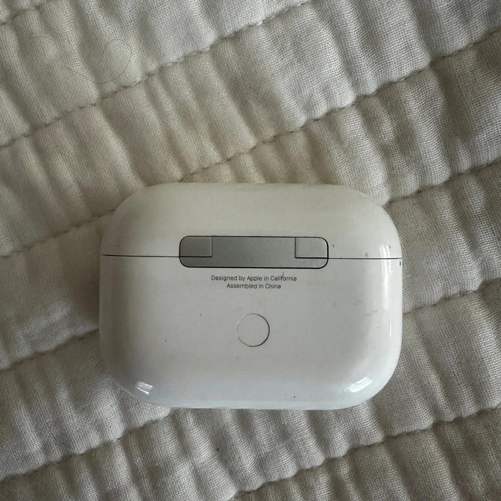 Apple Wireless Earbuds with Charging Case - White